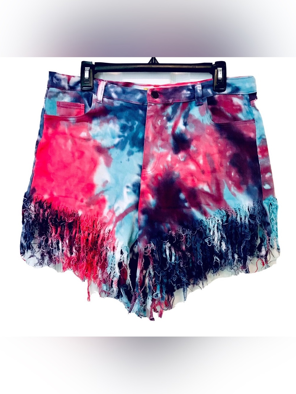 Daisy Womens Size 1X Tie Dye Red White & Blue Shredded Hem 5 Pocket Jean Shorts
